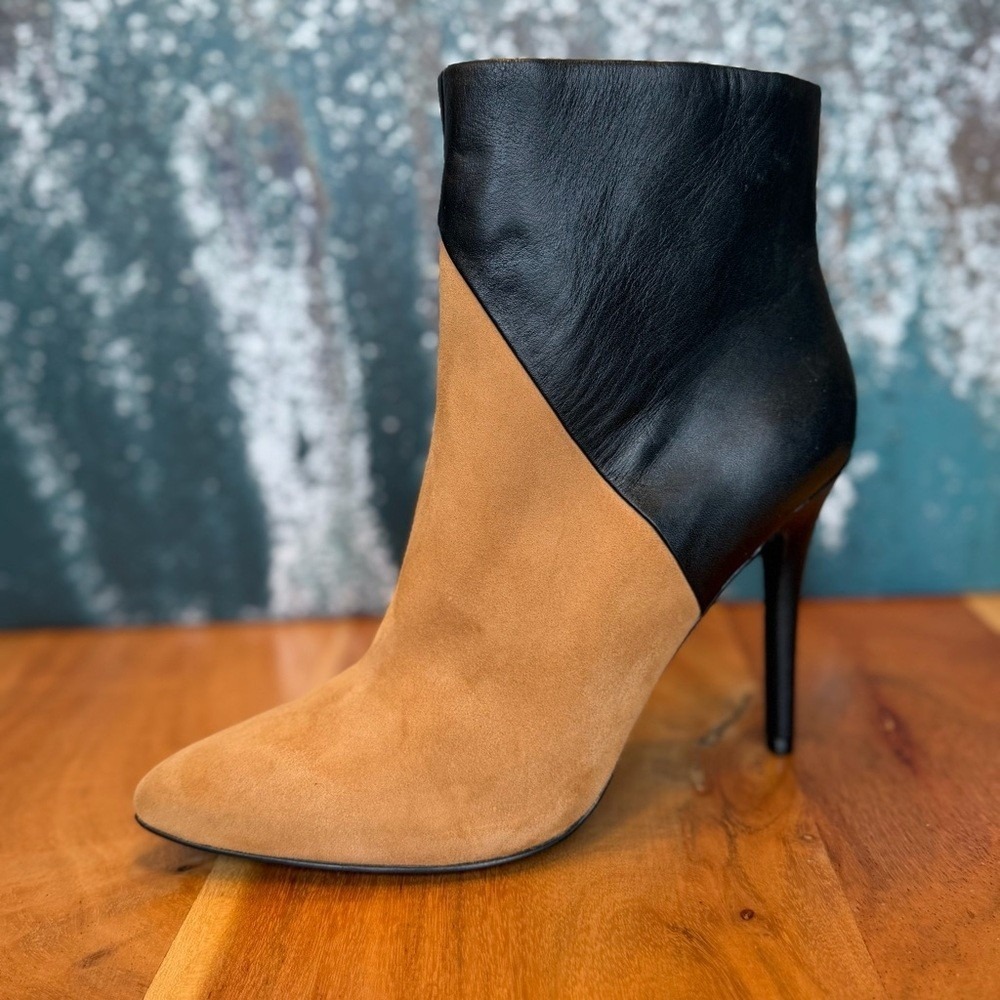 Charles by Charles David Minimalist Suede/Leather Boots – Camel & Black: EUC